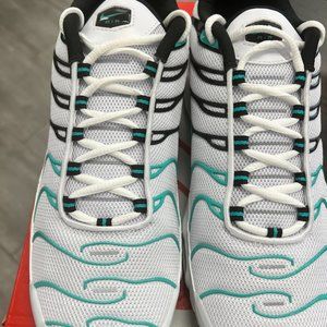 COPY - AIR MAX PLUS - WHITE/HYPER JADE BLACK BRAND NEW NEVER WORN BEFORE !!!!